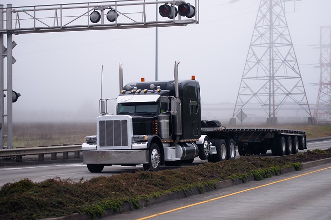 explore-the-benefits-of-a-flatbed-truck